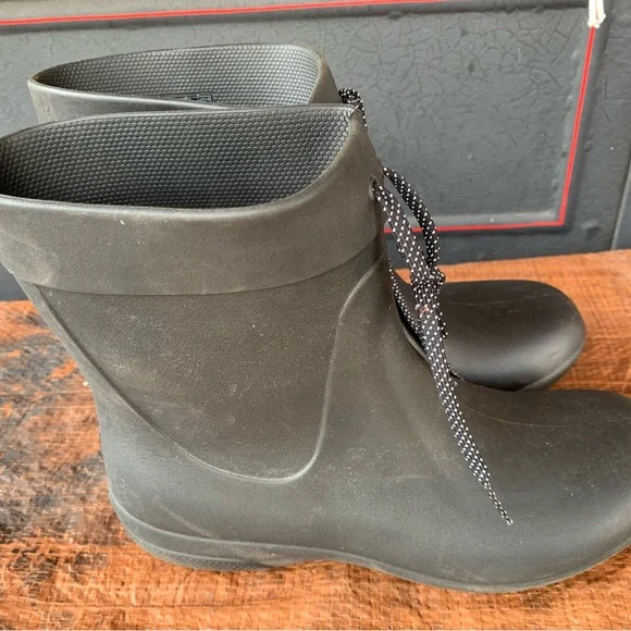 Final markdown Crocs Freesail Boots Black Comfort Waterproof rain short boot - Picture 4 of 6